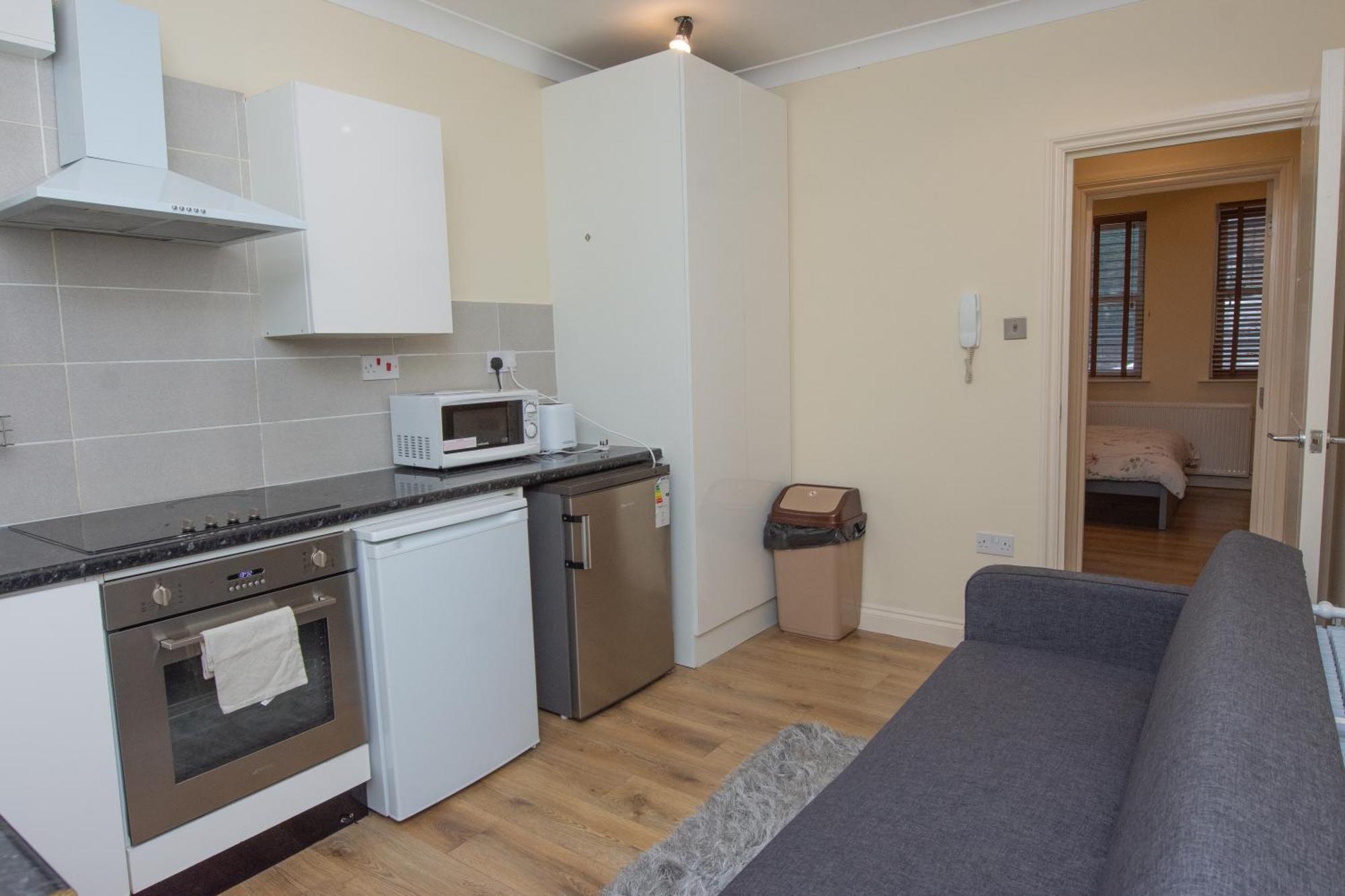 Charming 1-bed In Appartement *